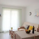 Gem: Sea-view + Parking Διαμέρισμα