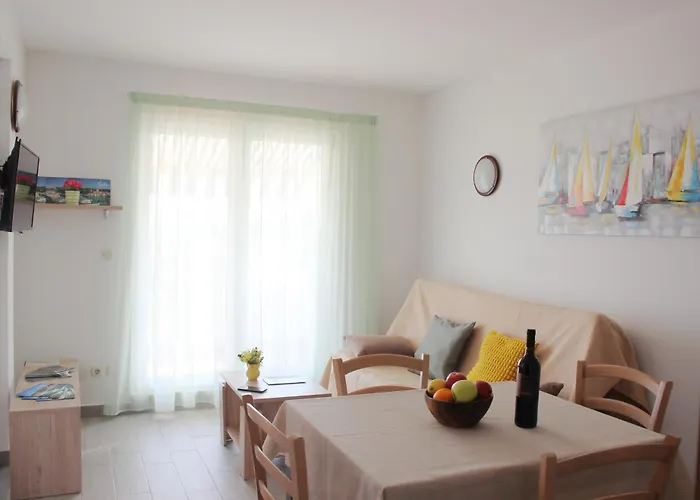 Gem: Sea-view + Parking Apartment