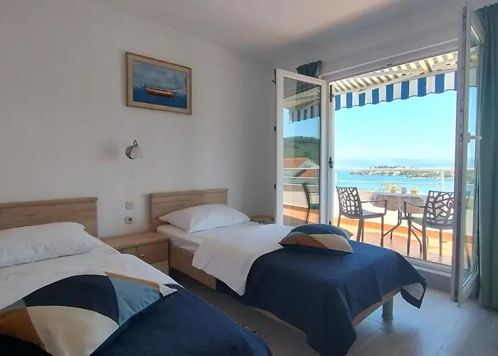 Gem: Sea-view + Parking Apartment *