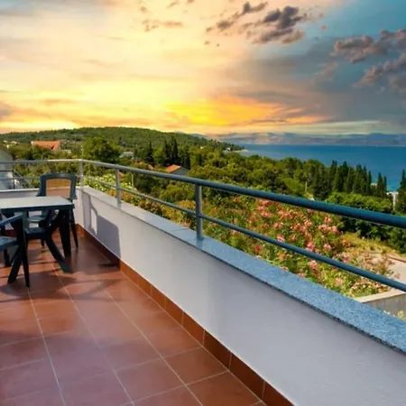 Gem: Sea-view + Parking Nečujam